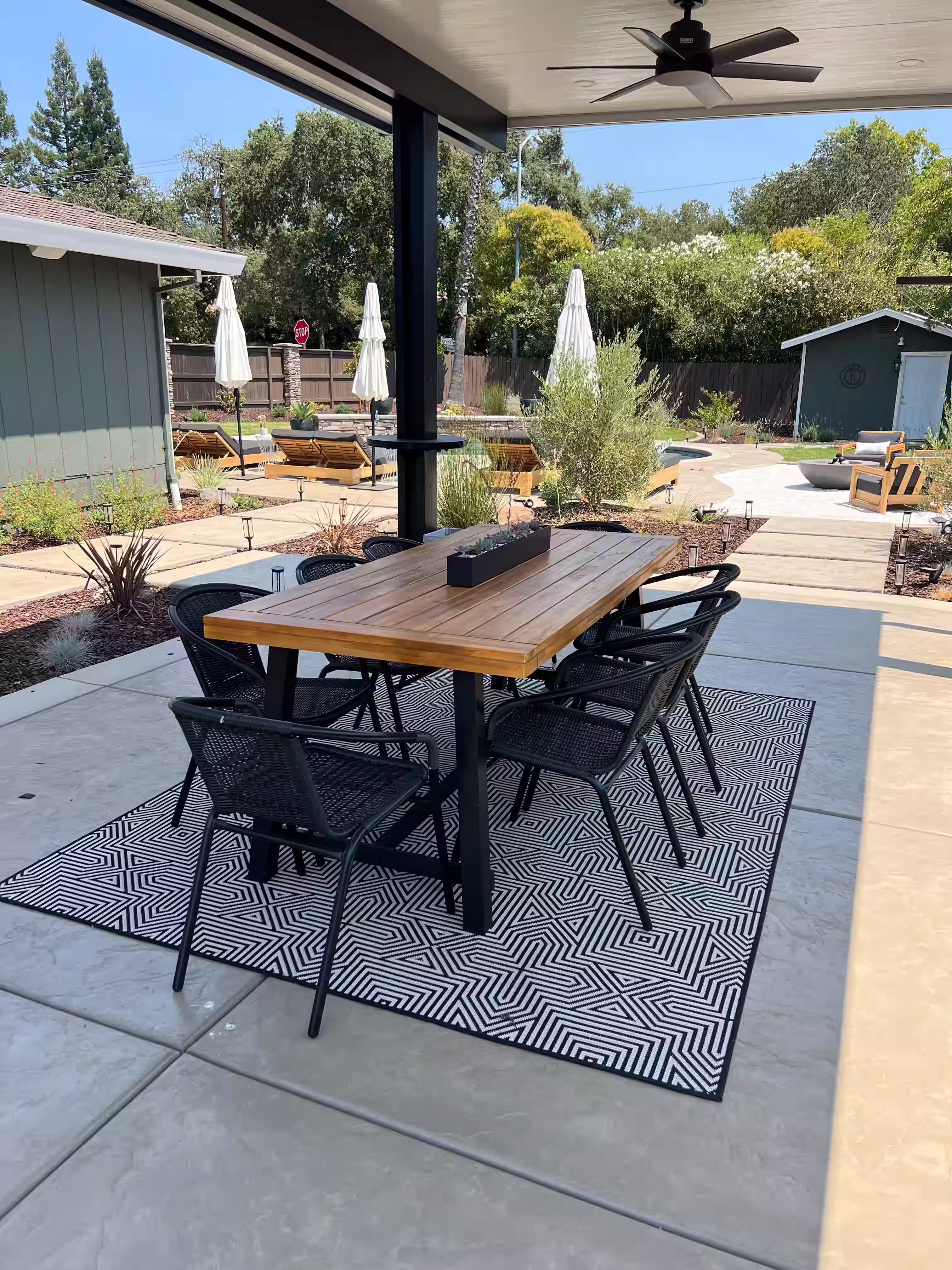 Outdoor living landscape installation